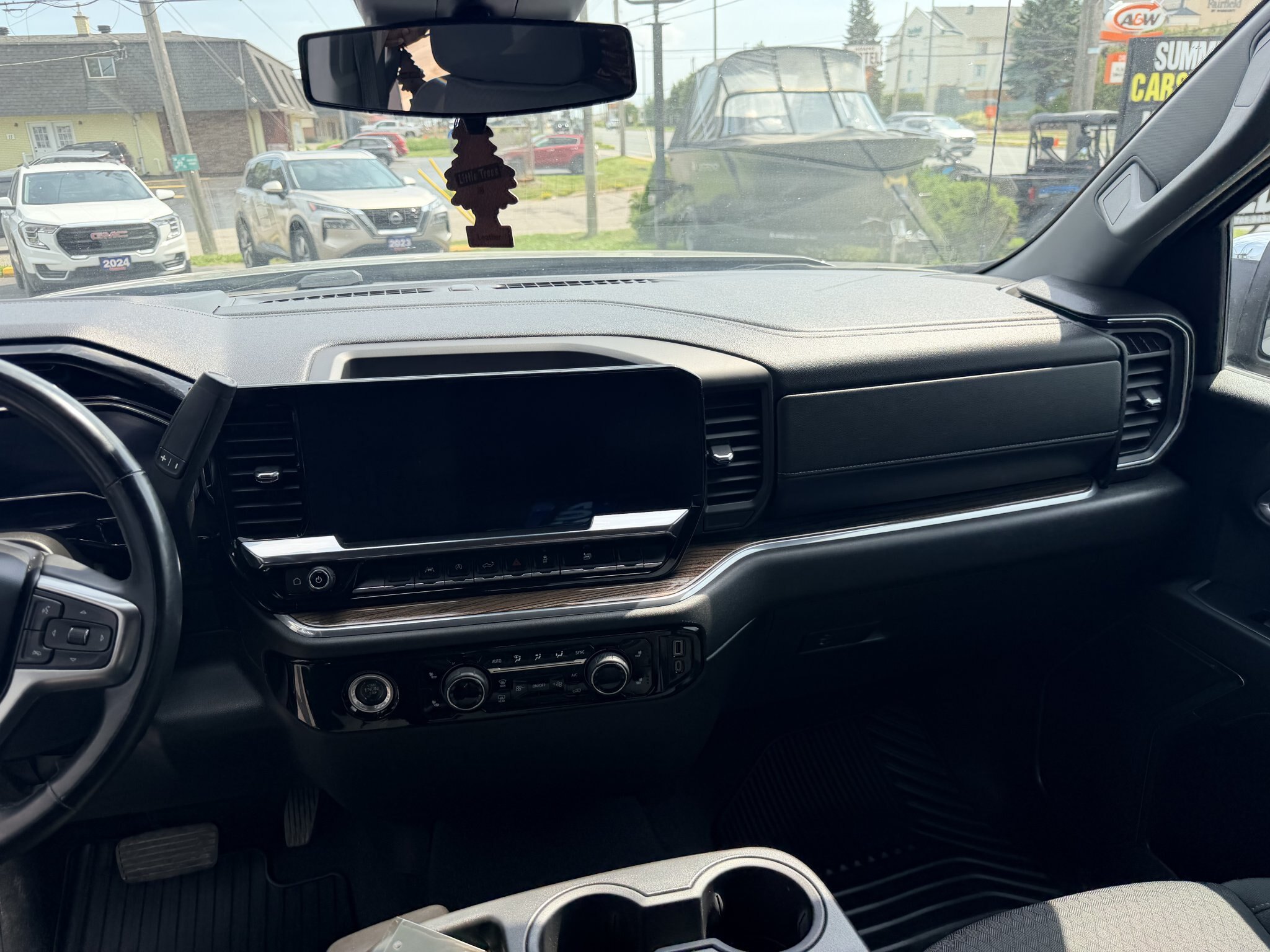 2023 CHEVROLET SILVERADO 1500 LT 4X4 CREWCAB (PREVIOUS RENTAL) WITH HEATED SEATS, HEATED STEERING WHEEL AND REARVIEW CAMERA!!
