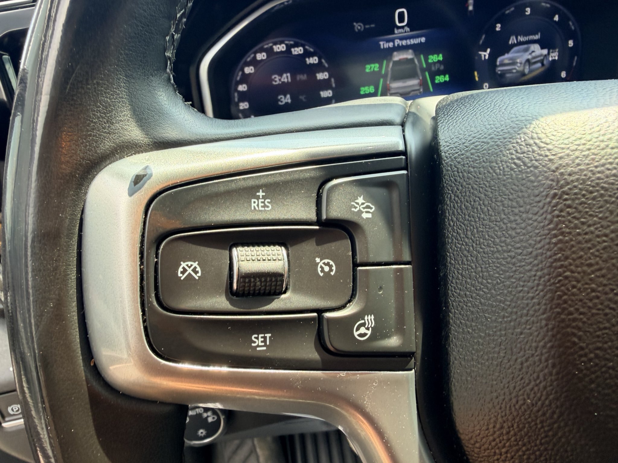 2023 CHEVROLET SILVERADO 1500 LT 4X4 CREWCAB (PREVIOUS RENTAL) WITH HEATED SEATS, HEATED STEERING WHEEL AND REARVIEW CAMERA!!