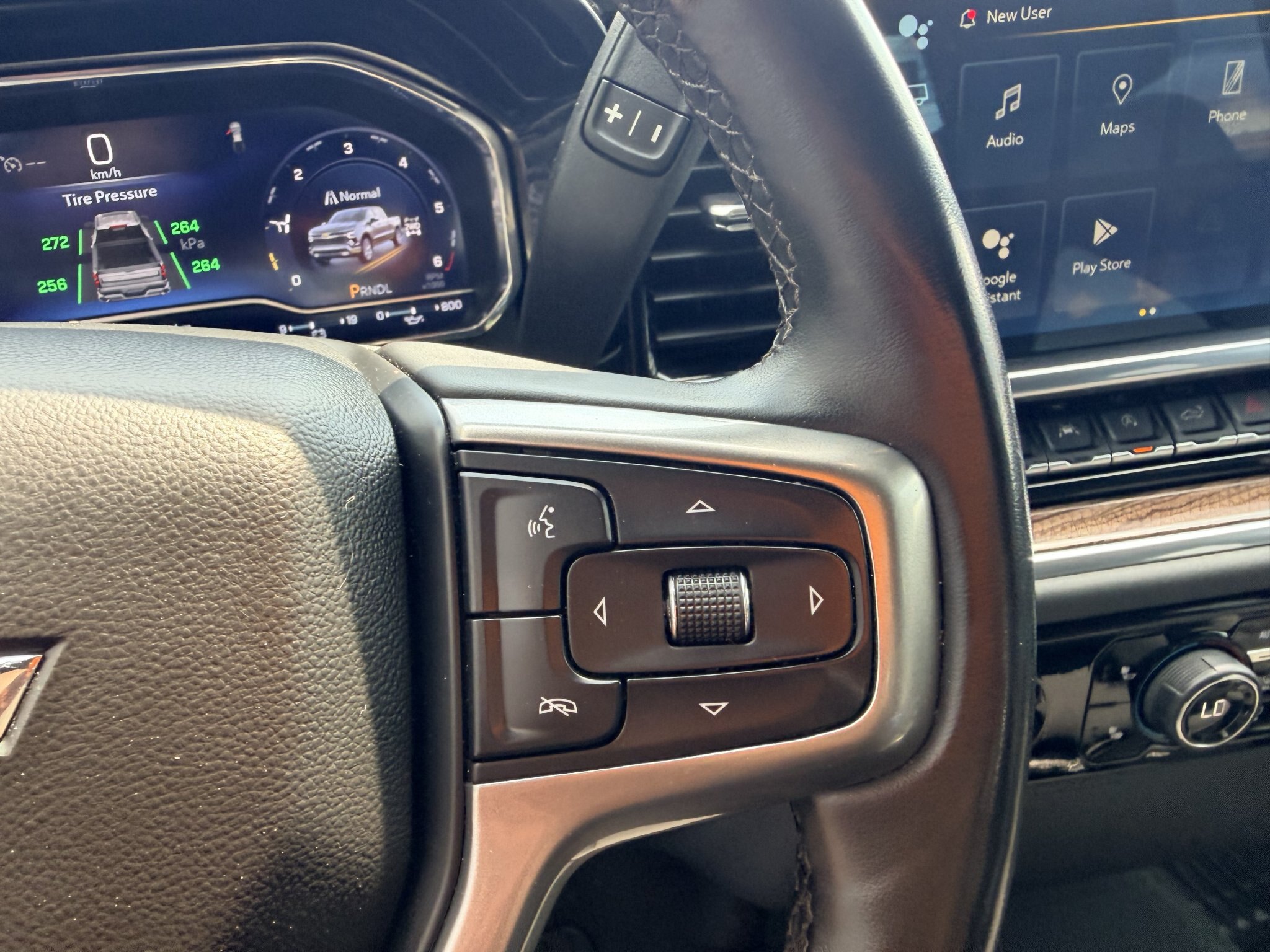 2023 CHEVROLET SILVERADO 1500 LT 4X4 CREWCAB (PREVIOUS RENTAL) WITH HEATED SEATS, HEATED STEERING WHEEL AND REARVIEW CAMERA!!