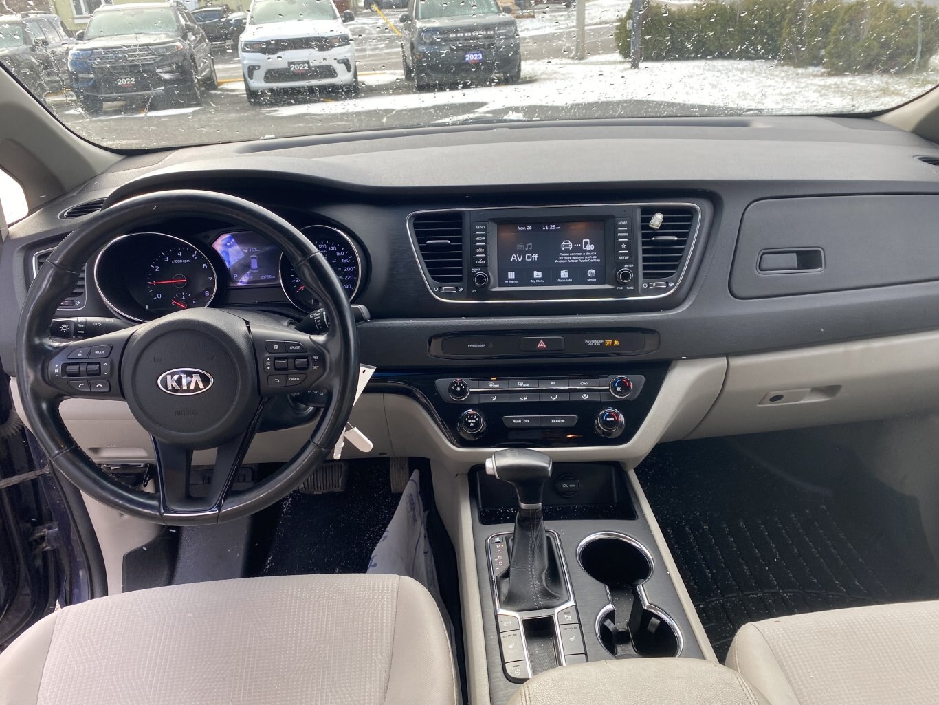 2020 KIA SEDONA LX FWD 7 PASSENGER WITH REARVIEW CAMERA!!