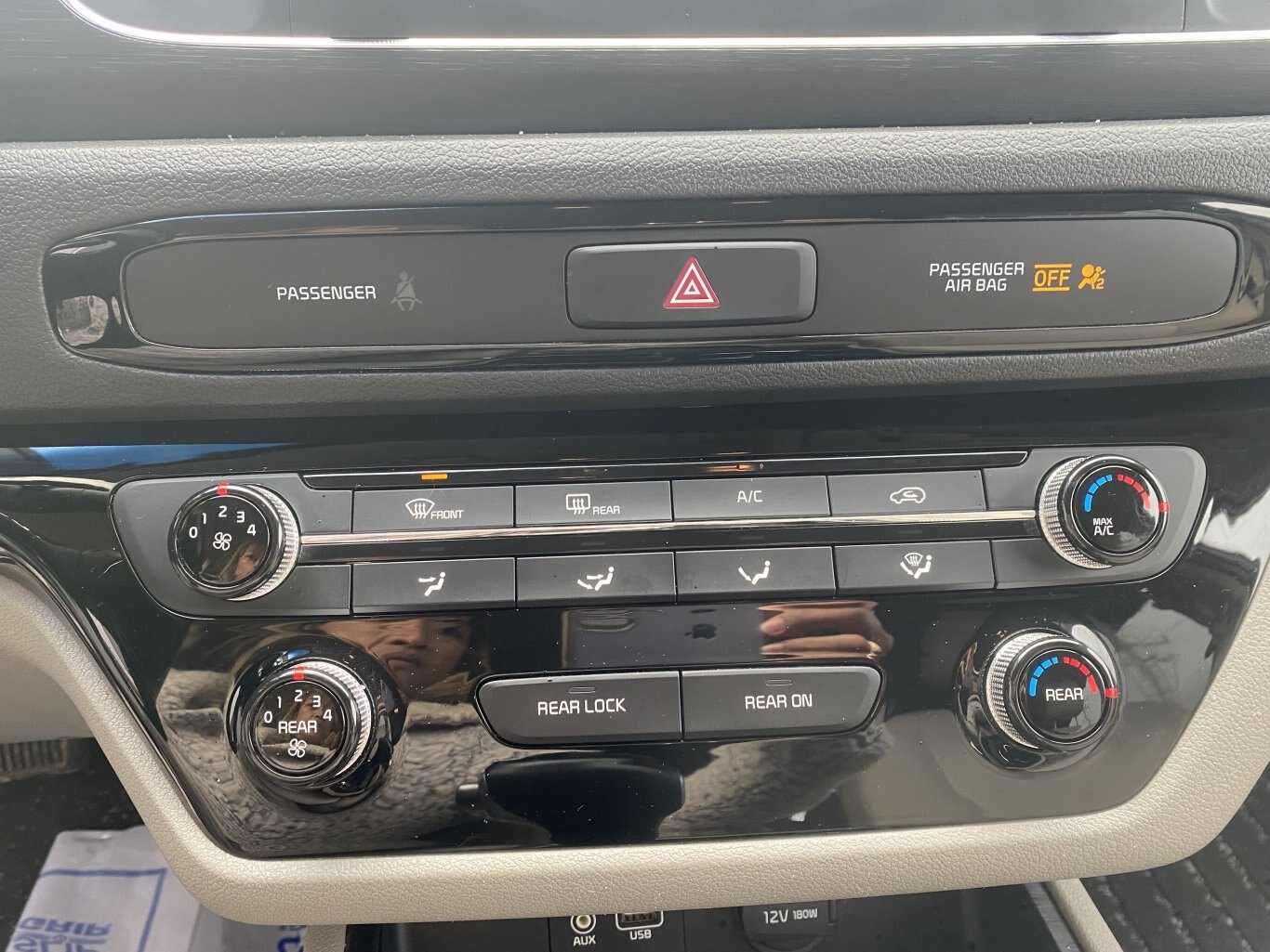 2020 KIA SEDONA LX FWD 7 PASSENGER WITH REARVIEW CAMERA!!