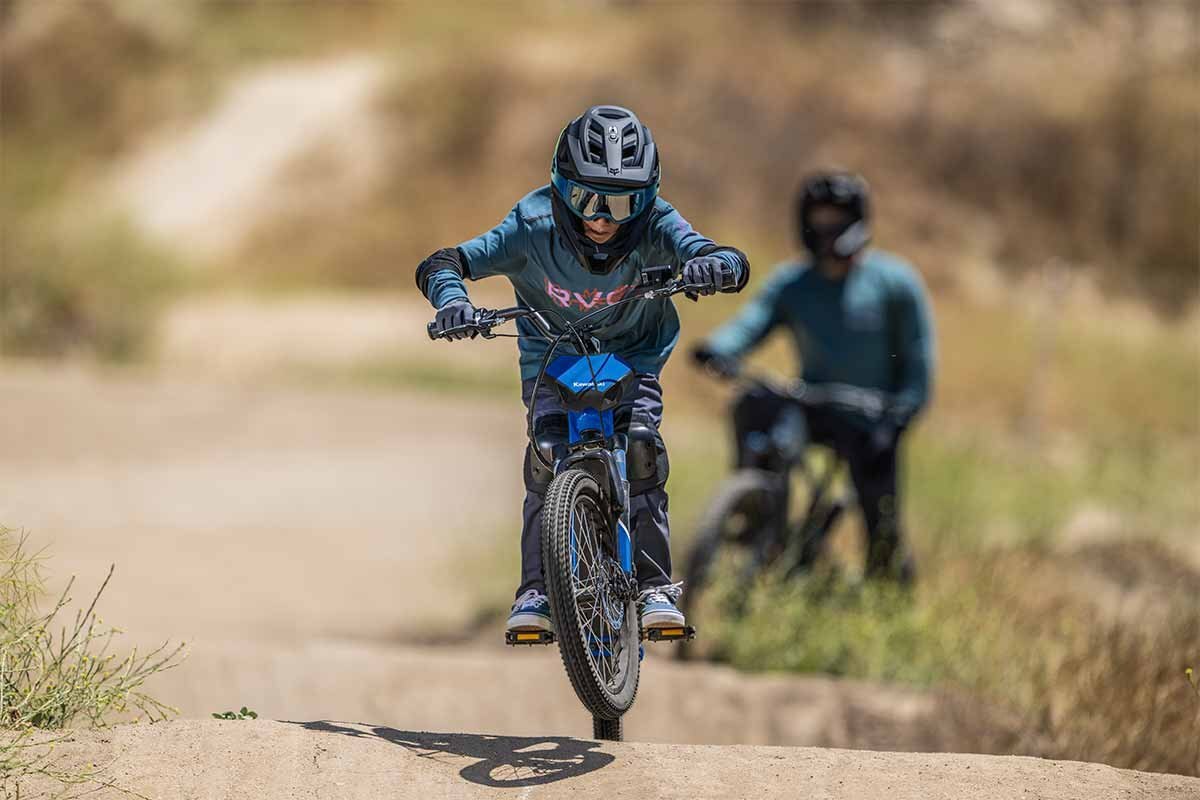 2027 Kawasaki ELEKTRODE 20 Candy Plasma Blue