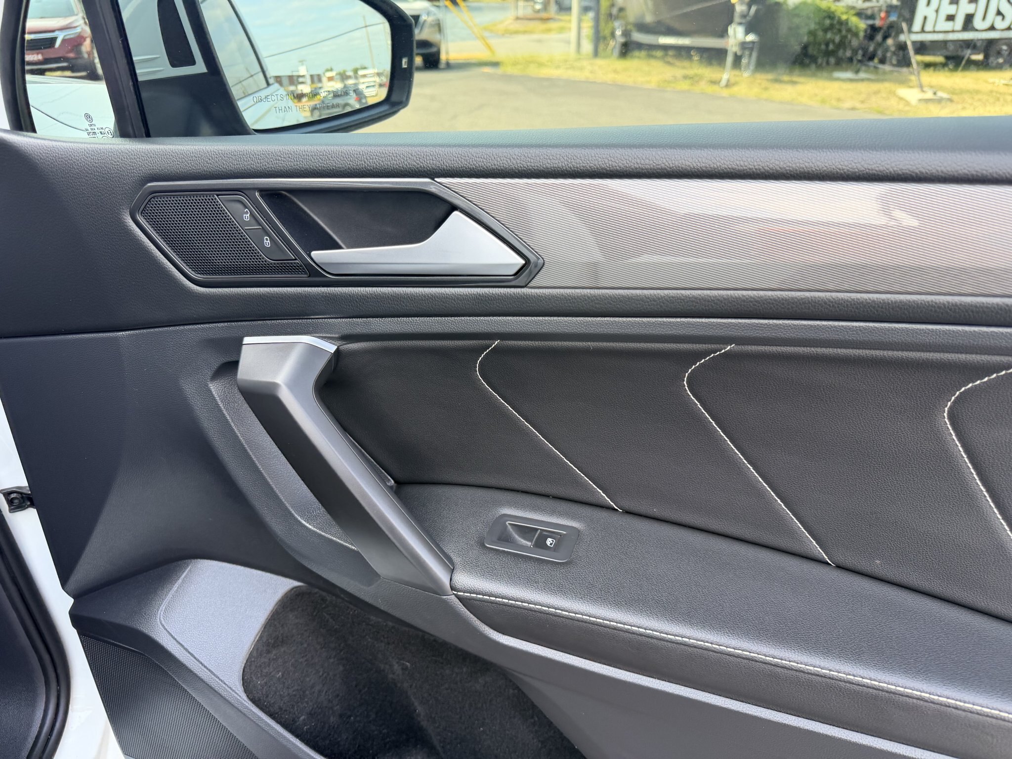 2022 VOLKSWAGEN TIGUAN SE COMFORTLINE AWD W/LEATHER SEATS, HEATED SEATS, SUNROOF, REMOTE START AND REARVIEW CAMERA!!