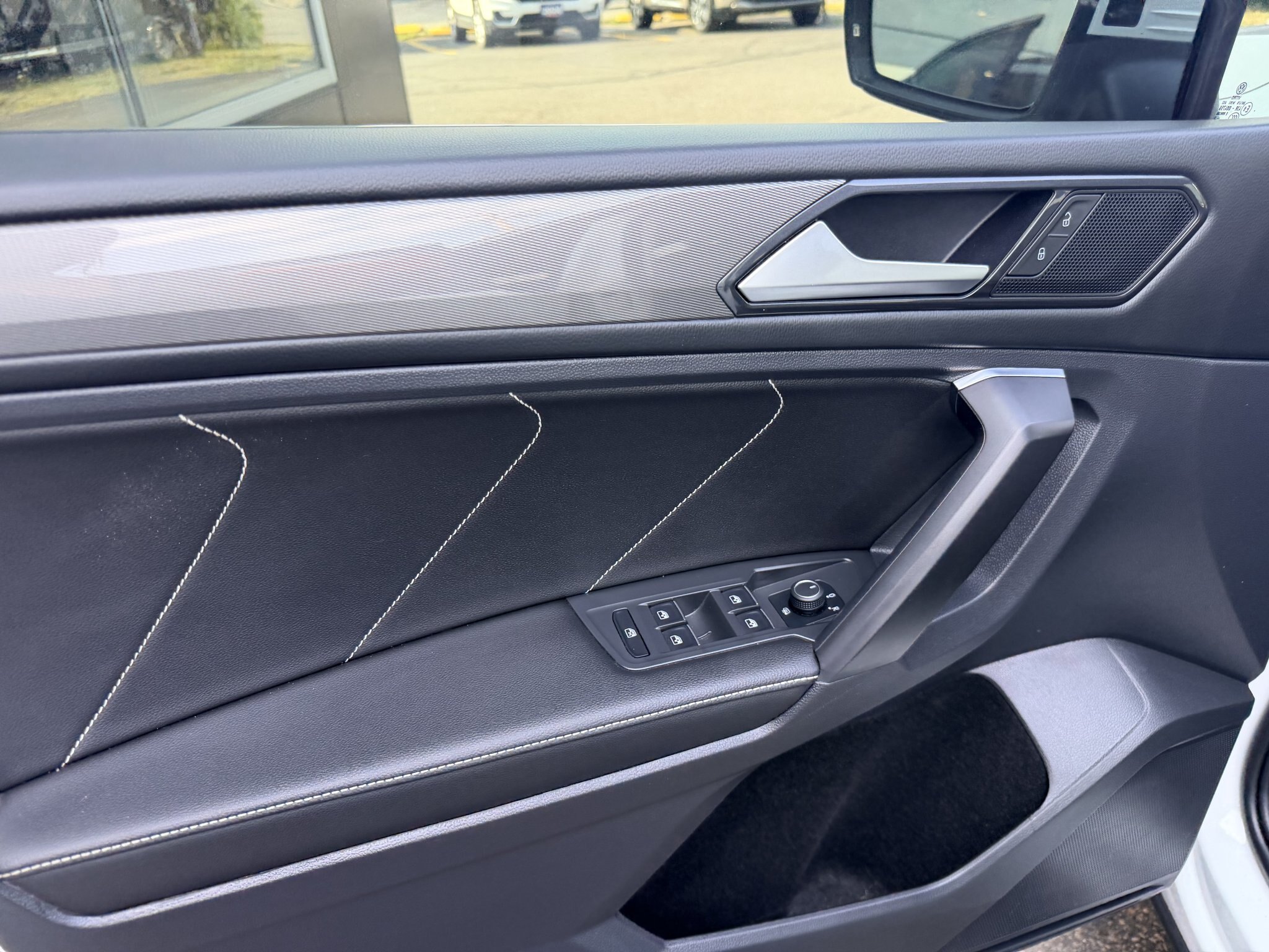2022 VOLKSWAGEN TIGUAN SE COMFORTLINE AWD W/LEATHER SEATS, HEATED SEATS, SUNROOF, REMOTE START AND REARVIEW CAMERA!!