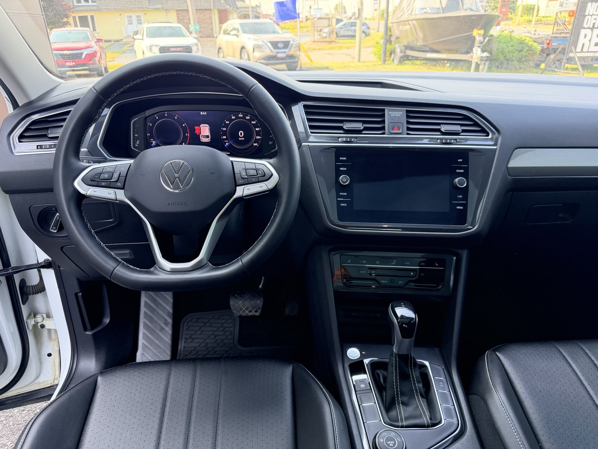 2022 VOLKSWAGEN TIGUAN SE COMFORTLINE AWD W/LEATHER SEATS, HEATED SEATS, SUNROOF, REMOTE START AND REARVIEW CAMERA!!