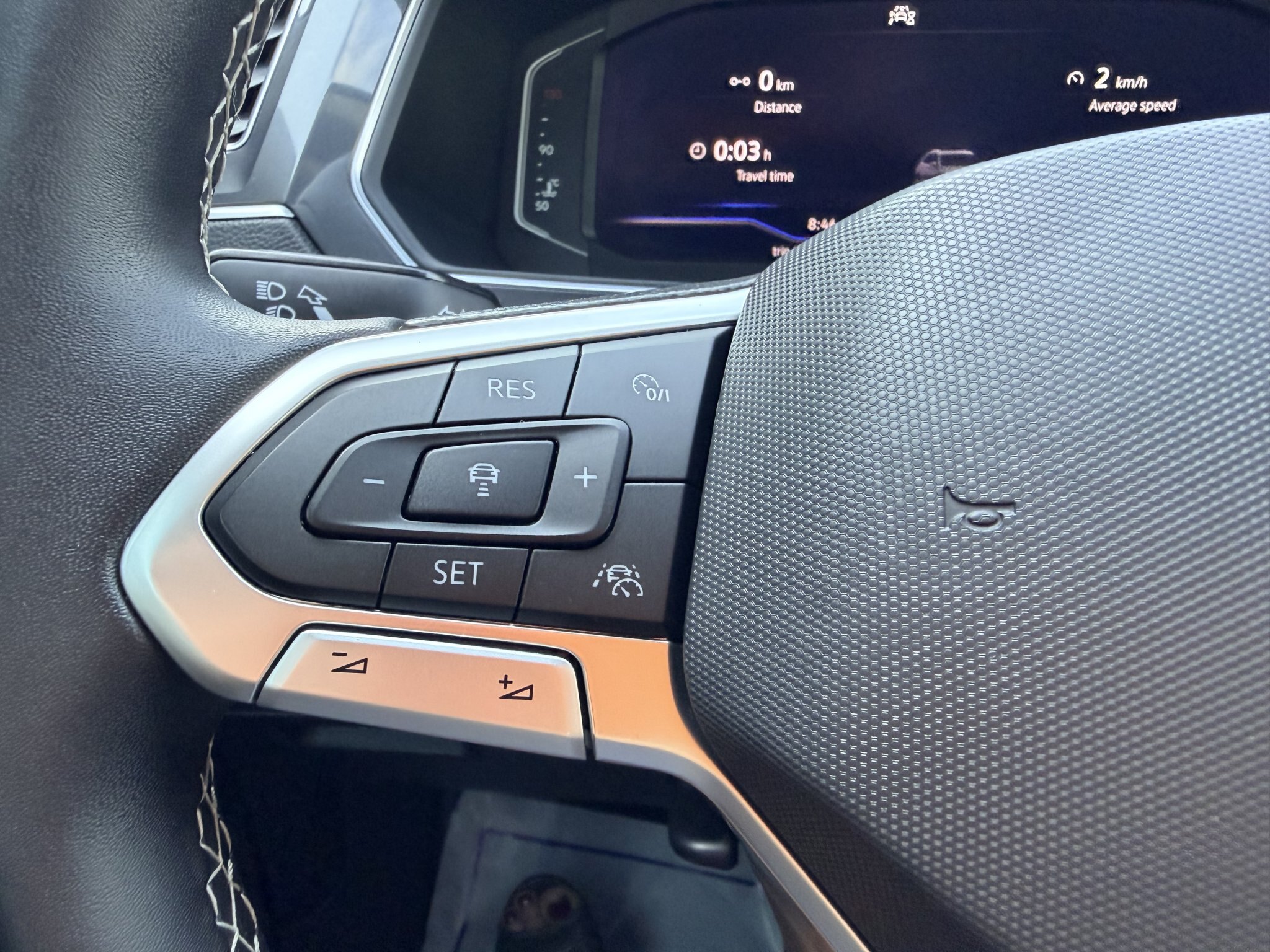 2022 VOLKSWAGEN TIGUAN SE COMFORTLINE AWD W/LEATHER SEATS, HEATED SEATS, SUNROOF, REMOTE START AND REARVIEW CAMERA!!