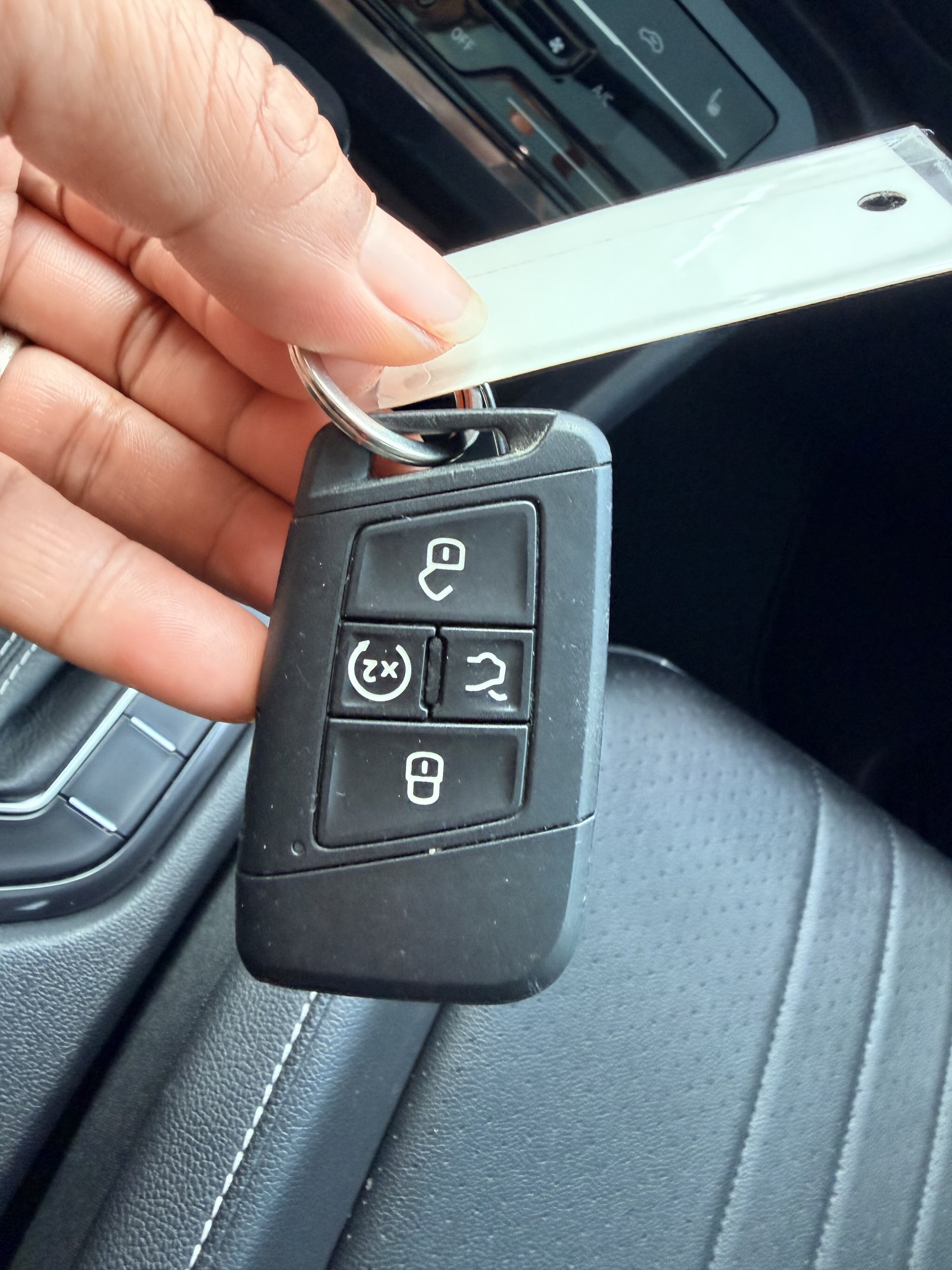 2022 VOLKSWAGEN TIGUAN SE COMFORTLINE AWD W/LEATHER SEATS, HEATED SEATS, SUNROOF, REMOTE START AND REARVIEW CAMERA!!
