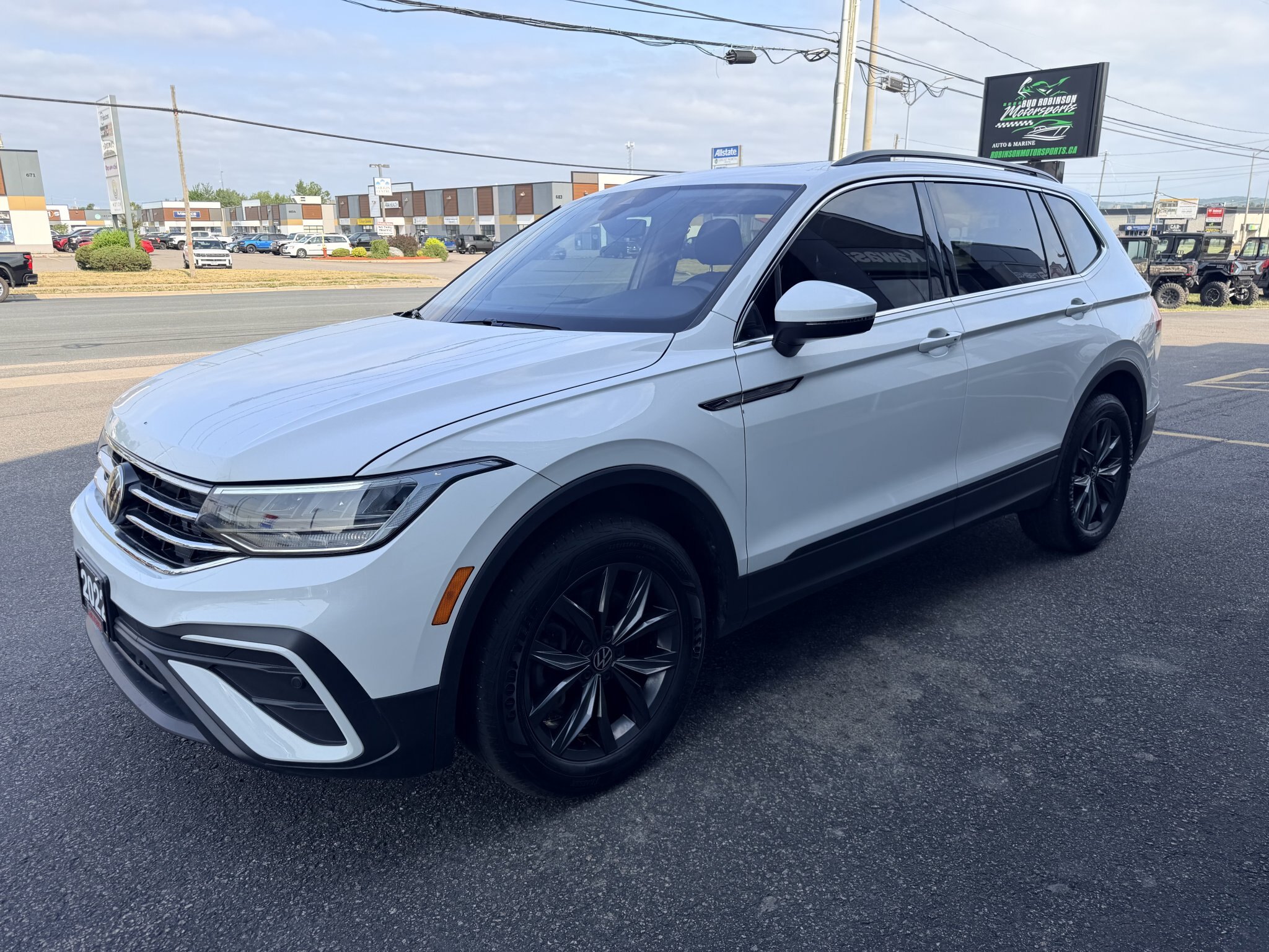 2022 VOLKSWAGEN TIGUAN SE COMFORTLINE AWD W/LEATHER SEATS, HEATED SEATS, SUNROOF, REMOTE START AND REARVIEW CAMERA!!