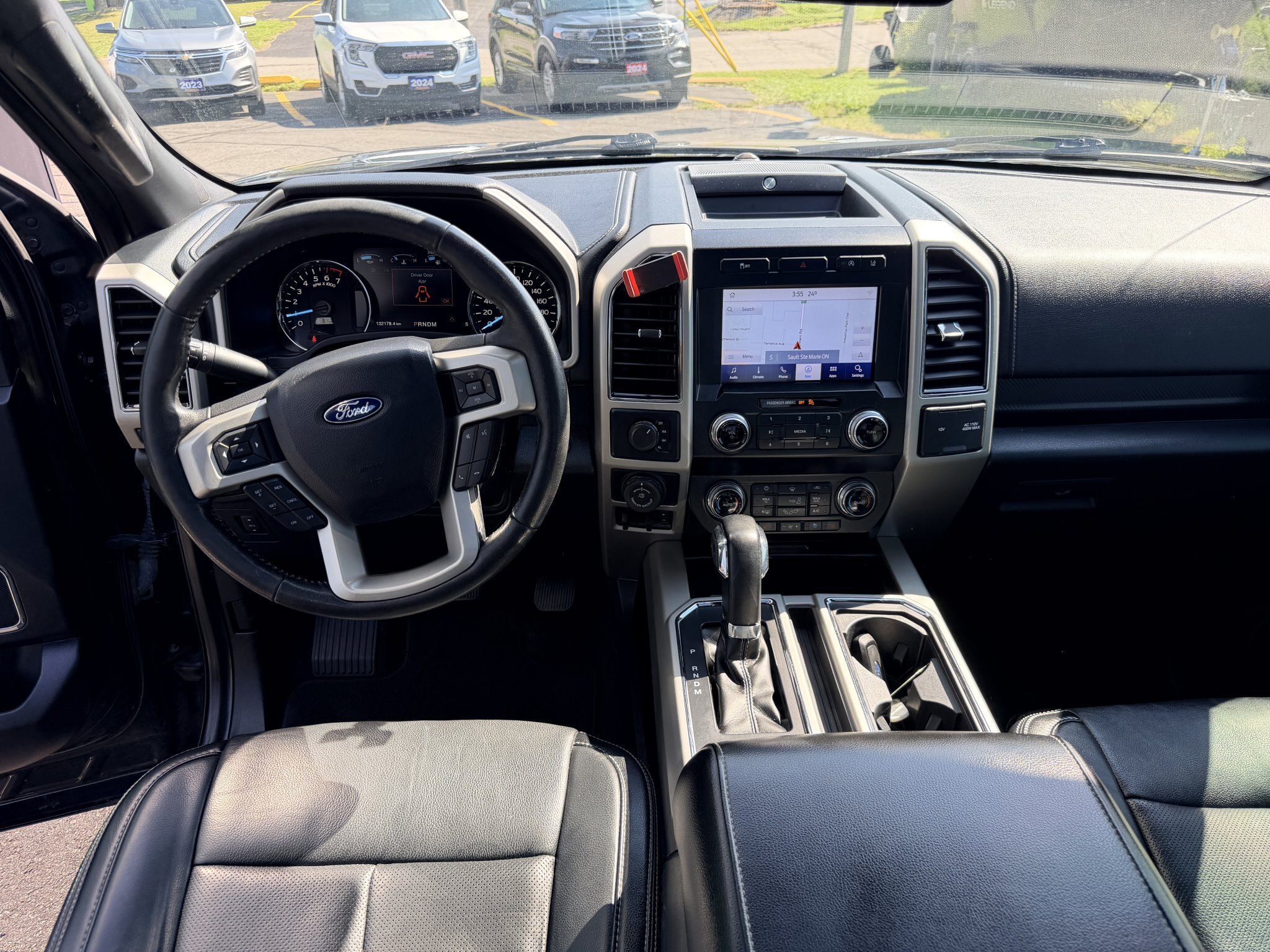2020 FORD F 150 LARIAT SUPERCREW 4X4 WITH REMOTE START, LEATHER SEATS, HEATED/COOLED SEATS, REARVIEW CAMERA AND NAVIGATION!!
