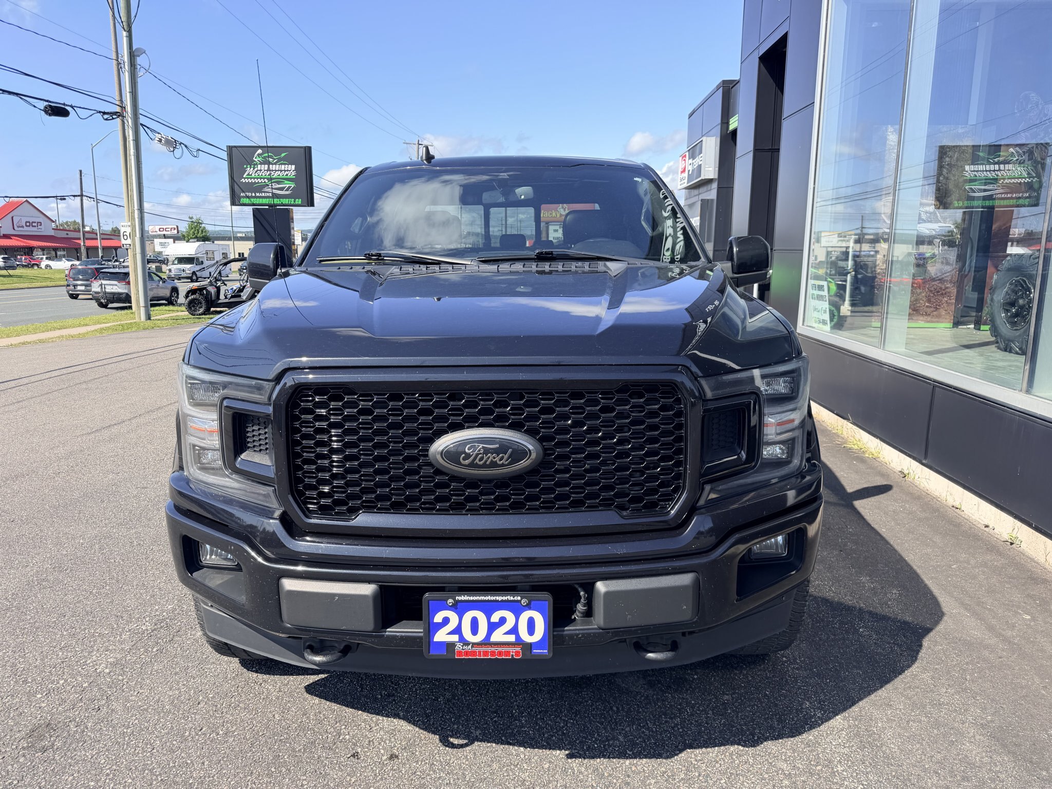 2020 FORD F 150 LARIAT SUPERCREW 4X4 WITH REMOTE START, LEATHER SEATS, HEATED/COOLED SEATS, REARVIEW CAMERA AND NAVIGATION!!