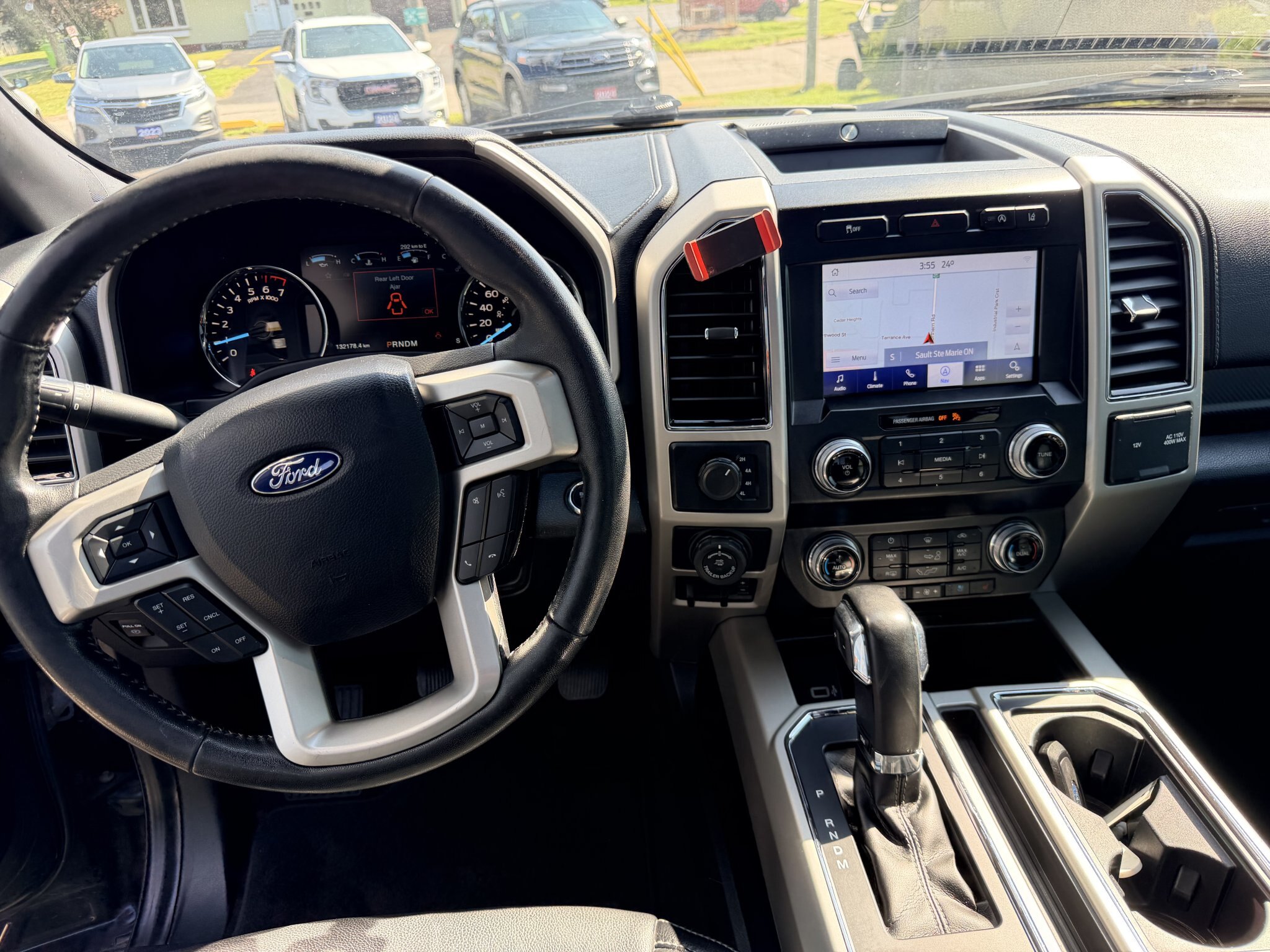 2020 FORD F 150 LARIAT SUPERCREW 4X4 WITH REMOTE START, LEATHER SEATS, HEATED/COOLED SEATS, REARVIEW CAMERA AND NAVIGATION!!