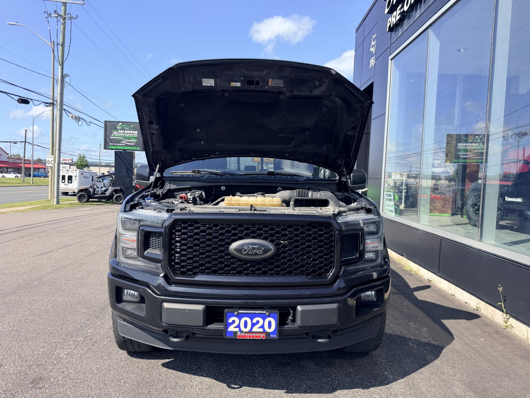 2020 FORD F 150 LARIAT SUPERCREW 4X4 WITH REMOTE START, LEATHER SEATS, HEATED/COOLED SEATS, REARVIEW CAMERA AND NAVIGATION!!