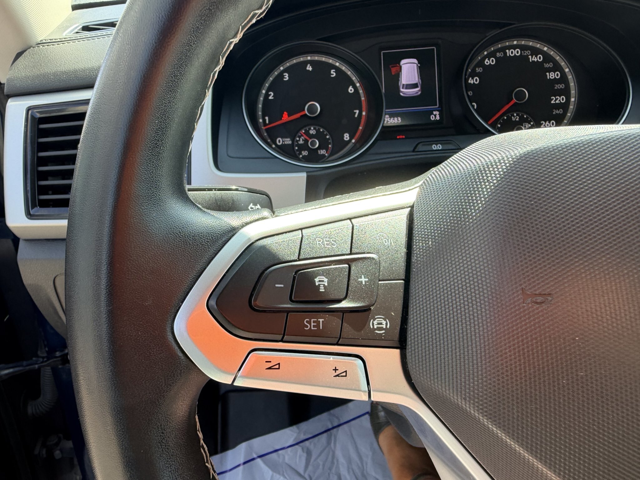 2021 VOLKSWAGEN ATLAS HIGHLINE 4MOTION SEL AWD 7 PASSENGER SEATING W/SUMMER AND WINTER TIRES, REMOTE START, LEATHER SEATS, HEATED/COOLED SEATS, HEATED STEERING WHEEL, SUNROOF, POWER LIFTGATE, REARVIEW CAMERA AND NAVIGATION!