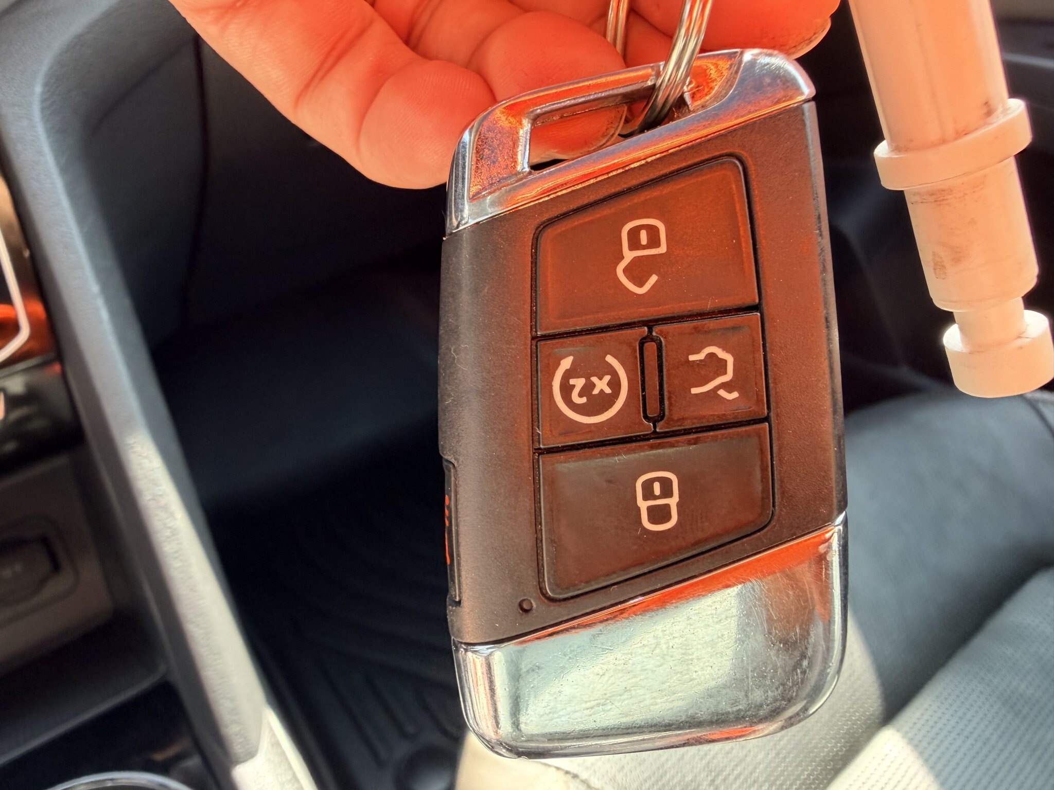 2021 VOLKSWAGEN ATLAS HIGHLINE 4MOTION SEL AWD 7 PASSENGER SEATING W/SUMMER AND WINTER TIRES, REMOTE START, LEATHER SEATS, HEATED/COOLED SEATS, HEATED STEERING WHEEL, SUNROOF, POWER LIFTGATE, REARVIEW CAMERA AND NAVIGATION!