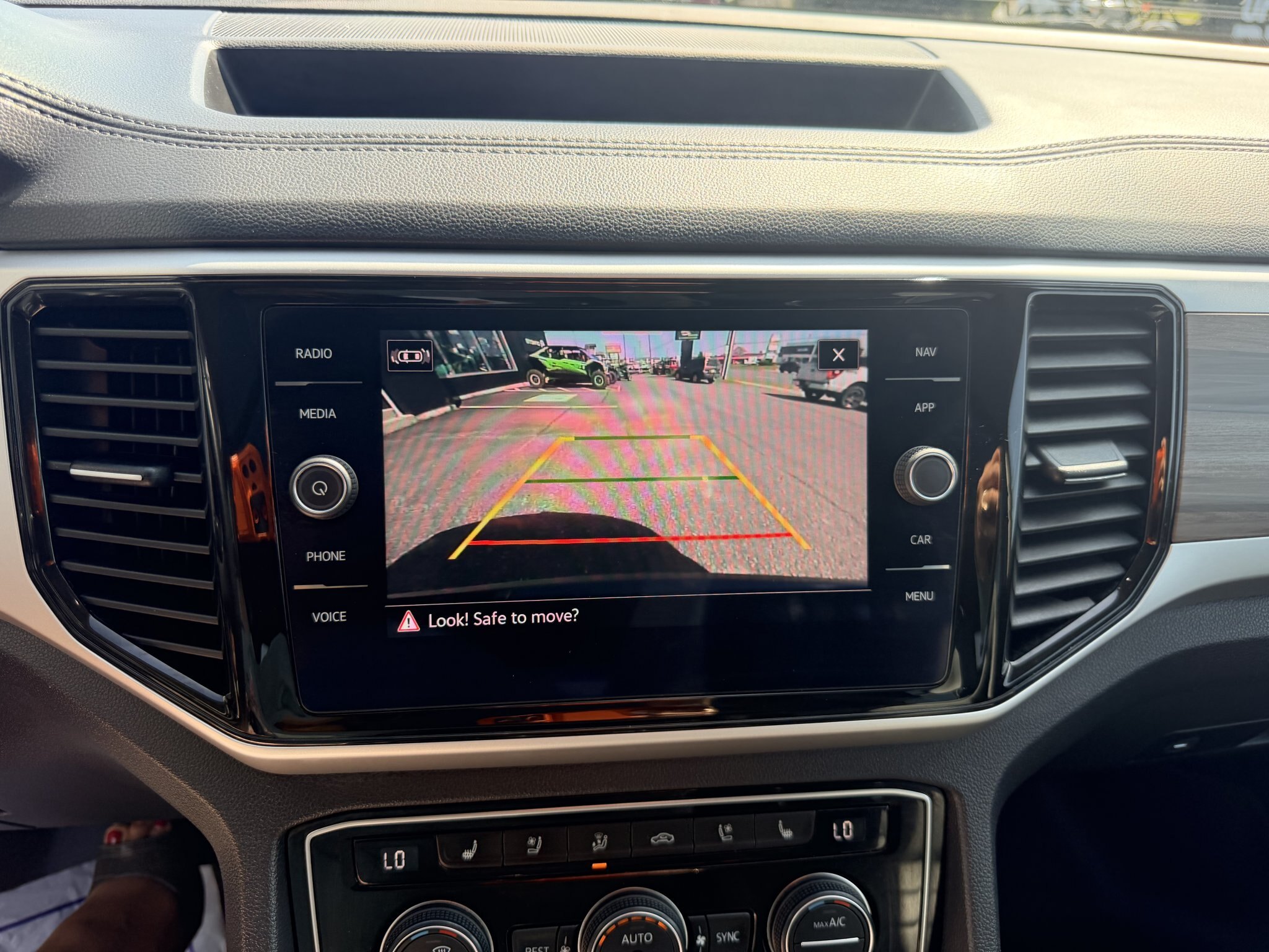 2021 VOLKSWAGEN ATLAS HIGHLINE 4MOTION SEL AWD 7 PASSENGER SEATING W/SUMMER AND WINTER TIRES, REMOTE START, LEATHER SEATS, HEATED/COOLED SEATS, HEATED STEERING WHEEL, SUNROOF, POWER LIFTGATE, REARVIEW CAMERA AND NAVIGATION!