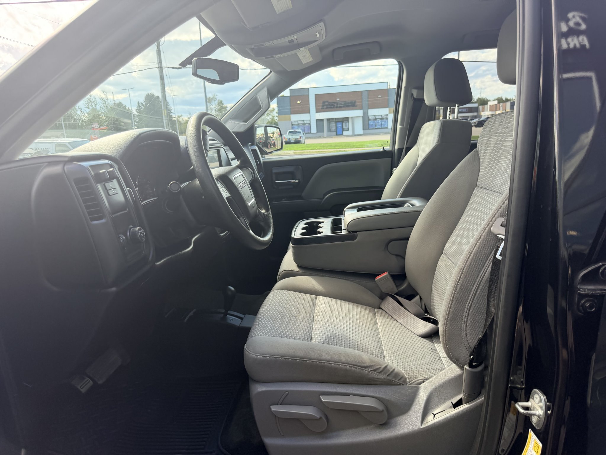 2018 GMC SIERRA 4X4 DOUBLE CAB ELEVATION WITH REARVIEW CAMERA AND TONNEAU COVER!