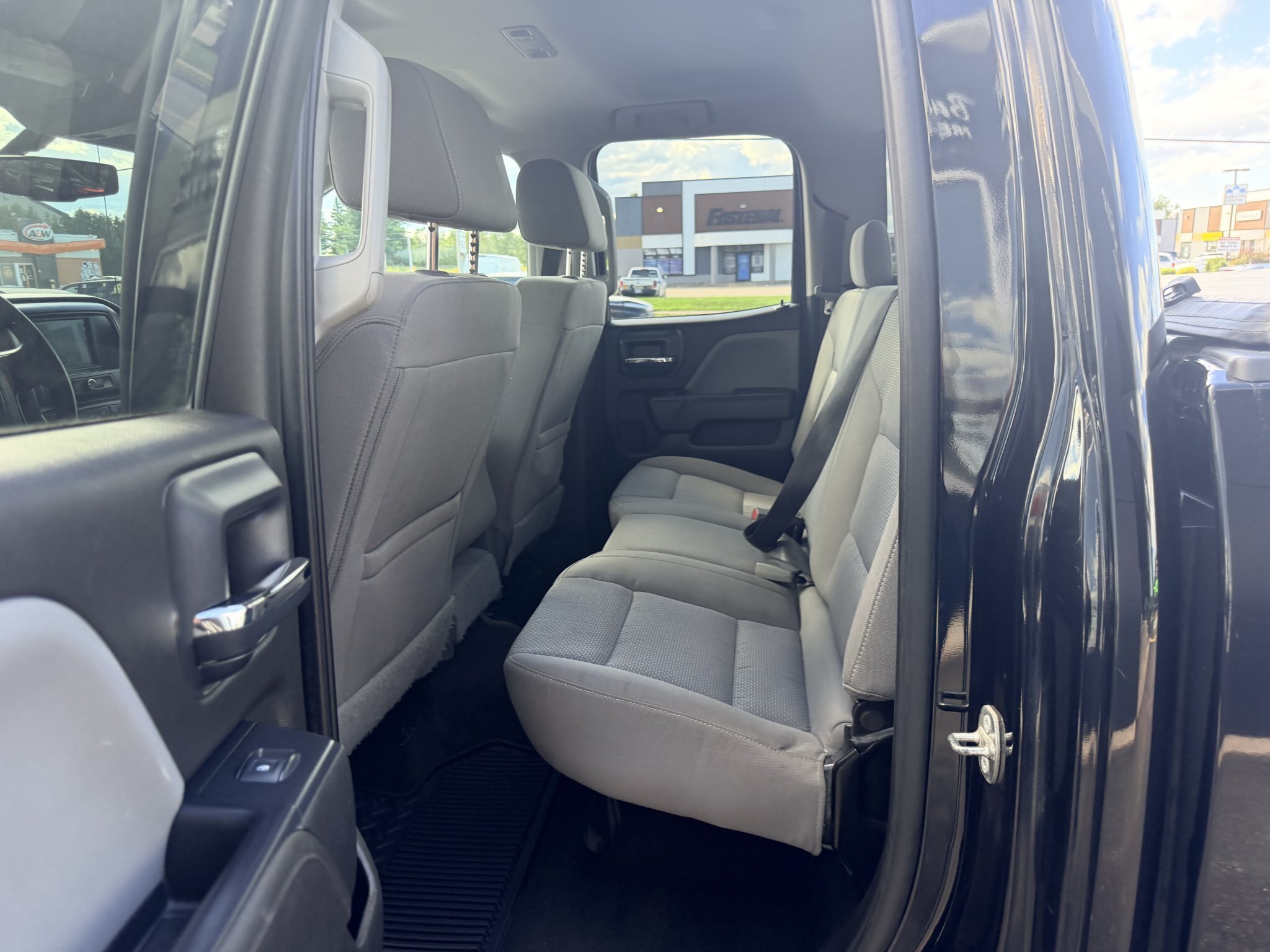 2018 GMC SIERRA 4X4 DOUBLE CAB ELEVATION WITH REARVIEW CAMERA AND TONNEAU COVER!