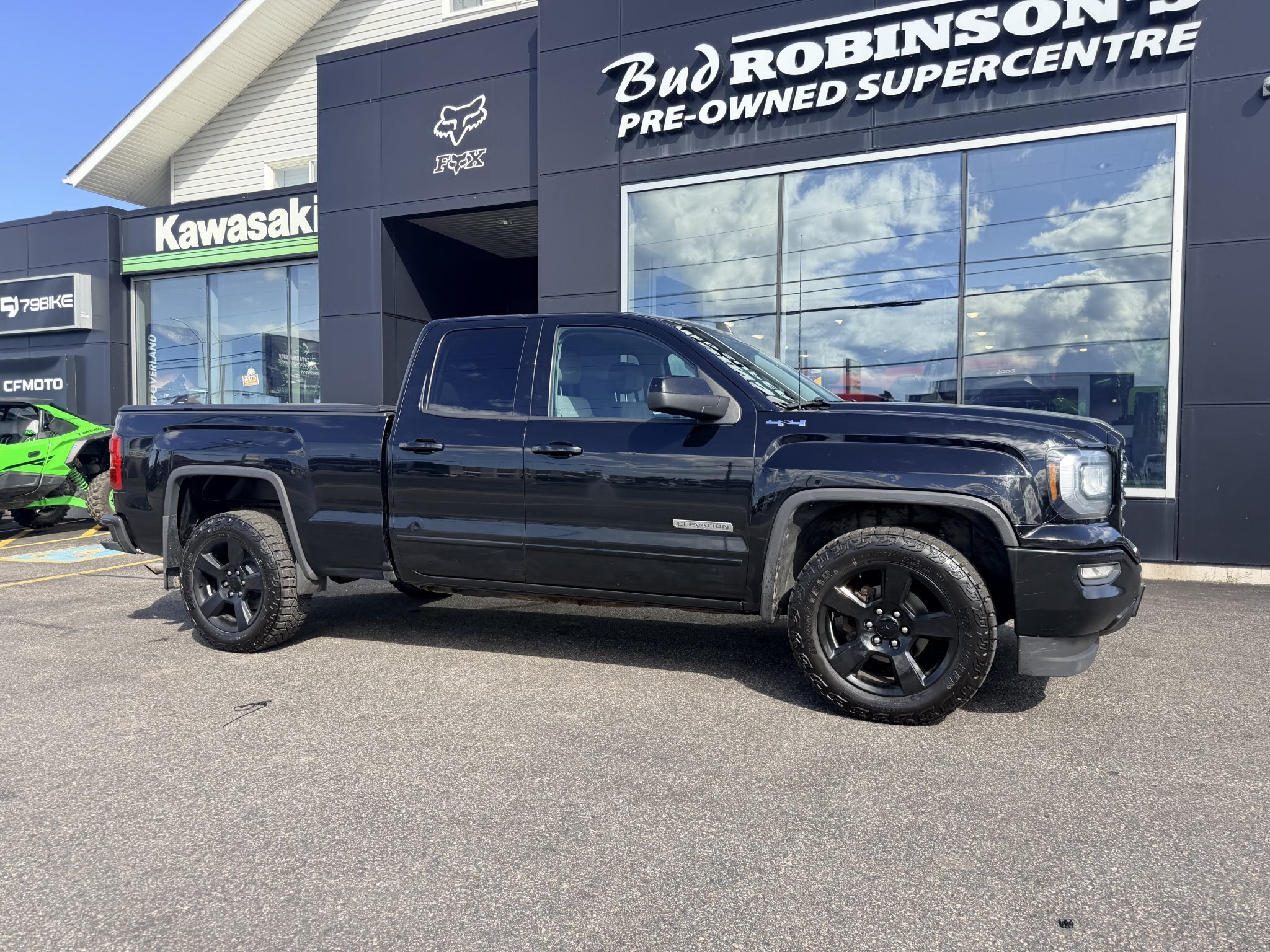 2018 GMC SIERRA 4X4 DOUBLE CAB ELEVATION WITH REARVIEW CAMERA AND TONNEAU COVER!