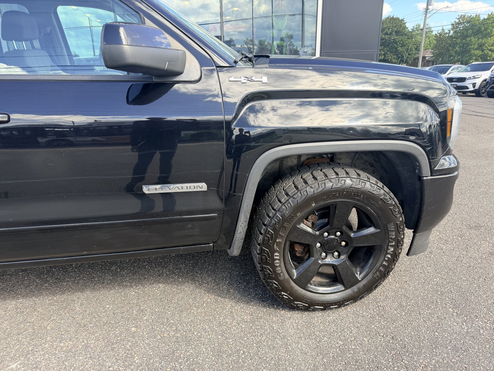 2018 GMC SIERRA 4X4 DOUBLE CAB ELEVATION WITH REARVIEW CAMERA AND TONNEAU COVER!