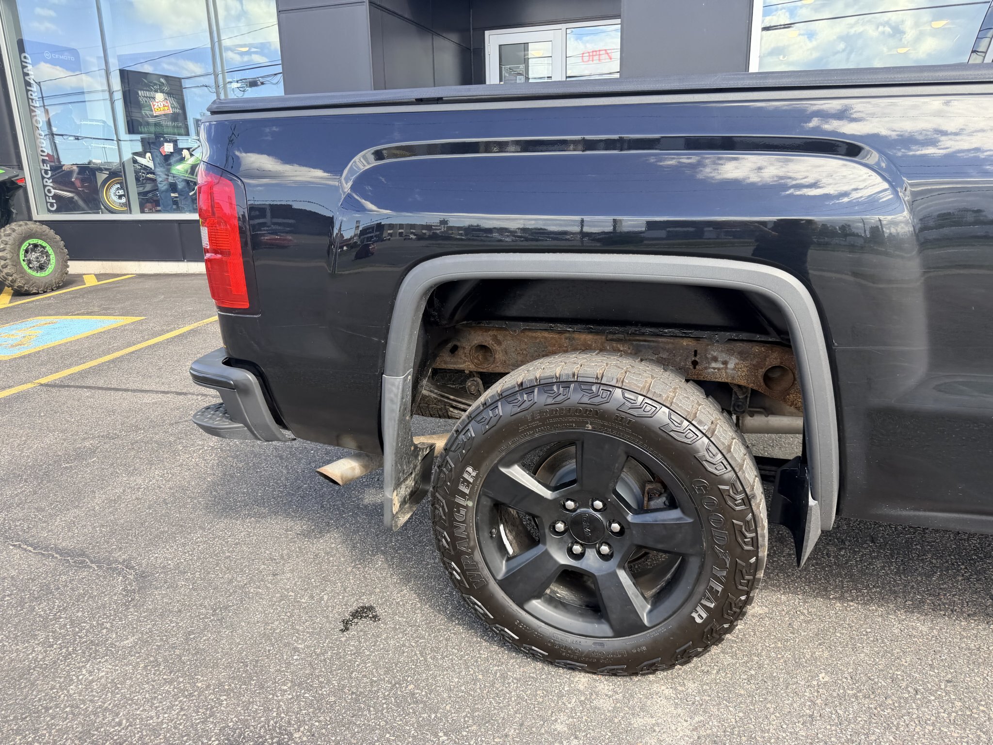 2018 GMC SIERRA 4X4 DOUBLE CAB ELEVATION WITH REARVIEW CAMERA AND TONNEAU COVER!