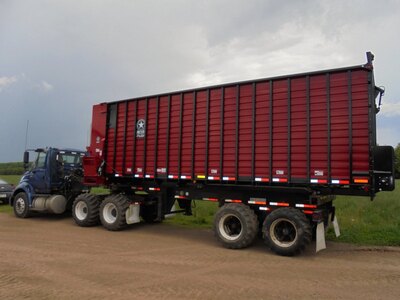 Meyer Manufacturing RTX200 Front & Rear Unload Forage Box