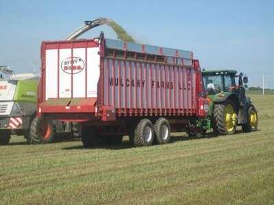 Meyer Manufacturing 8200 BOSS RT Front & Rear Unload Forage Box