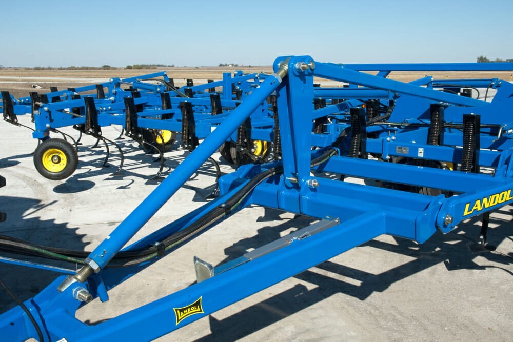 Landoll 9000 SERIES FIELD CULTIVATOR