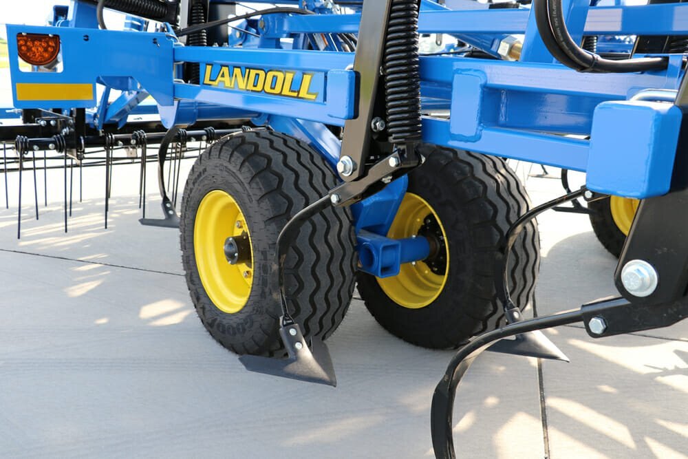 Landoll 9000 SERIES FIELD CULTIVATOR