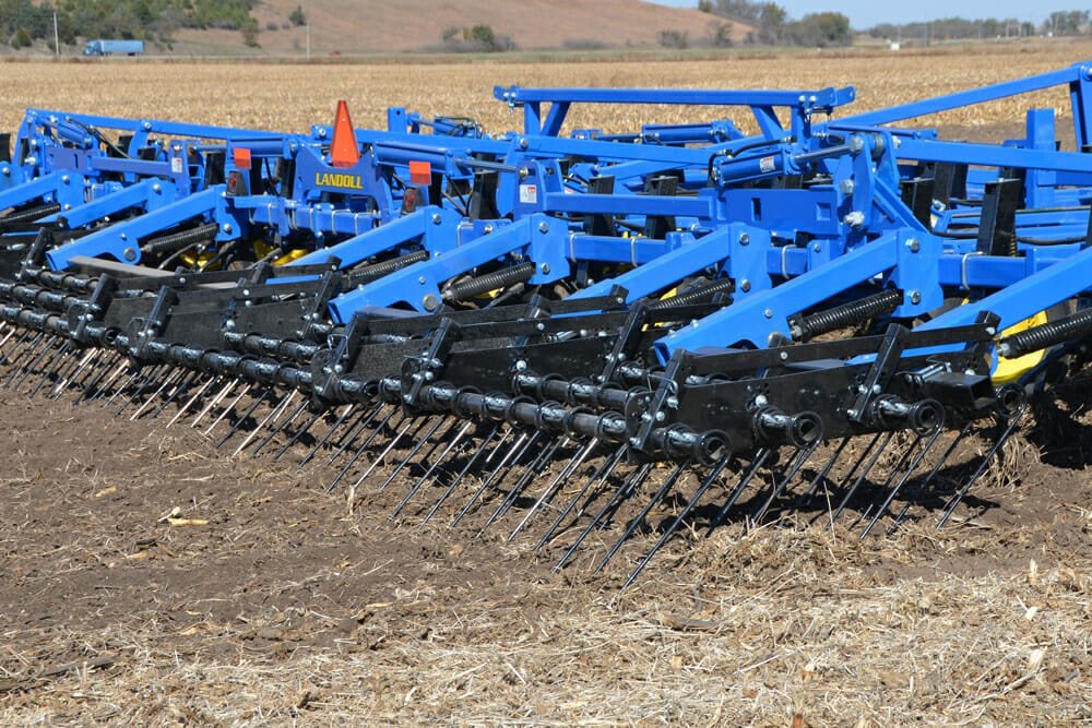 Landoll 9000 SERIES FIELD CULTIVATOR