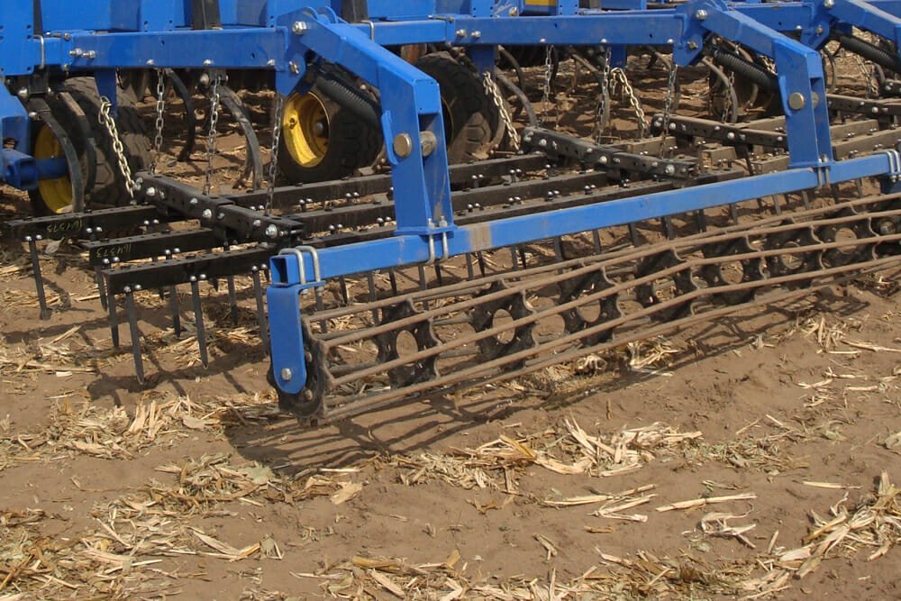 Landoll 9000 SERIES FIELD CULTIVATOR