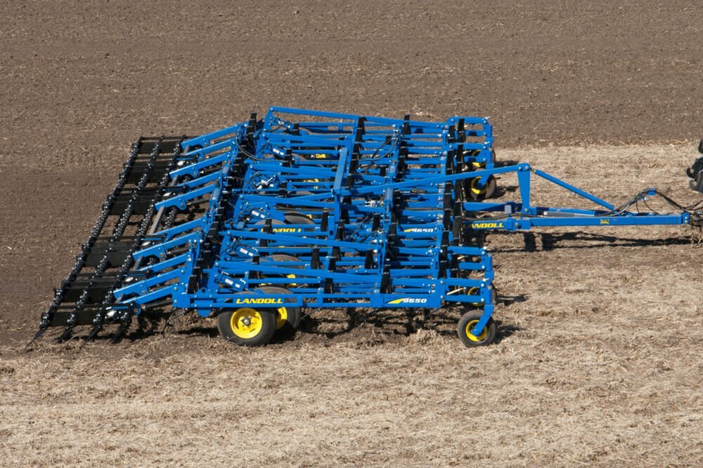 Landoll 9000 SERIES FIELD CULTIVATOR