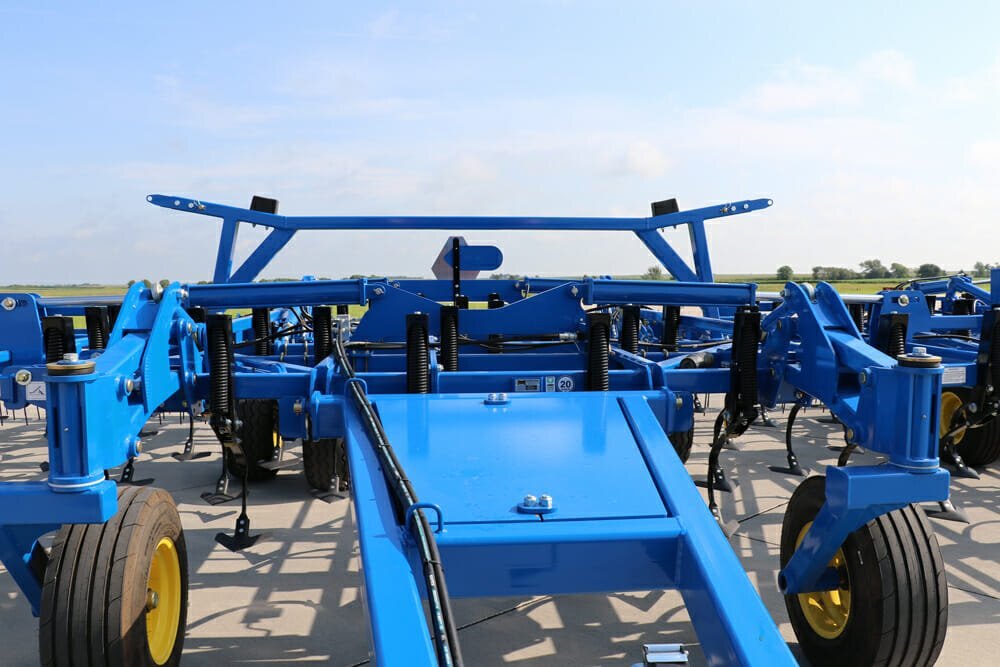 Landoll 9000 SERIES FIELD CULTIVATOR