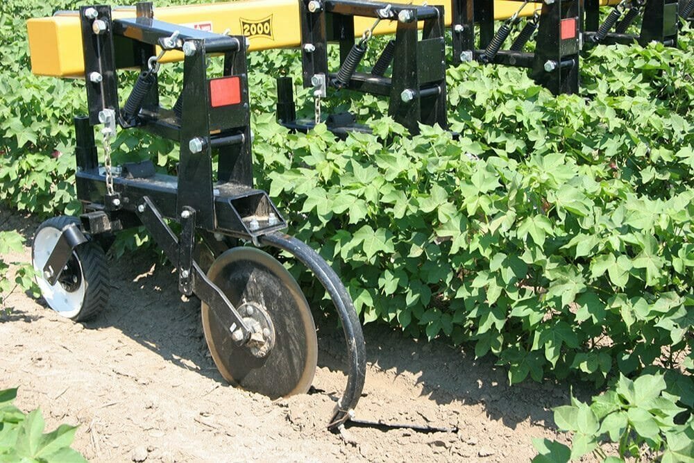 Landoll 2000 SERIES ROW CROP FIELD CULTIVATOR