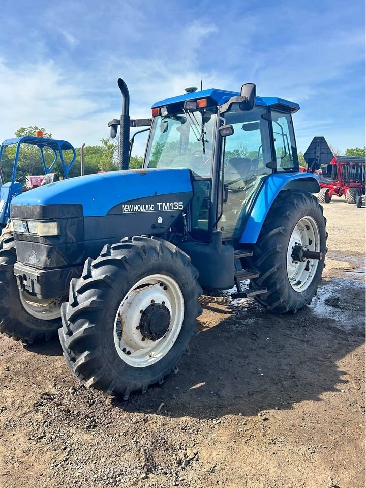 2002 NEW HOLLAND TM135 TRACTOR & CAB (CONSIGN)