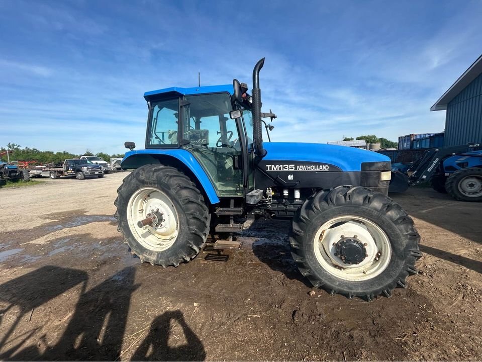 2002 NEW HOLLAND TM135 TRACTOR & CAB (CONSIGN)