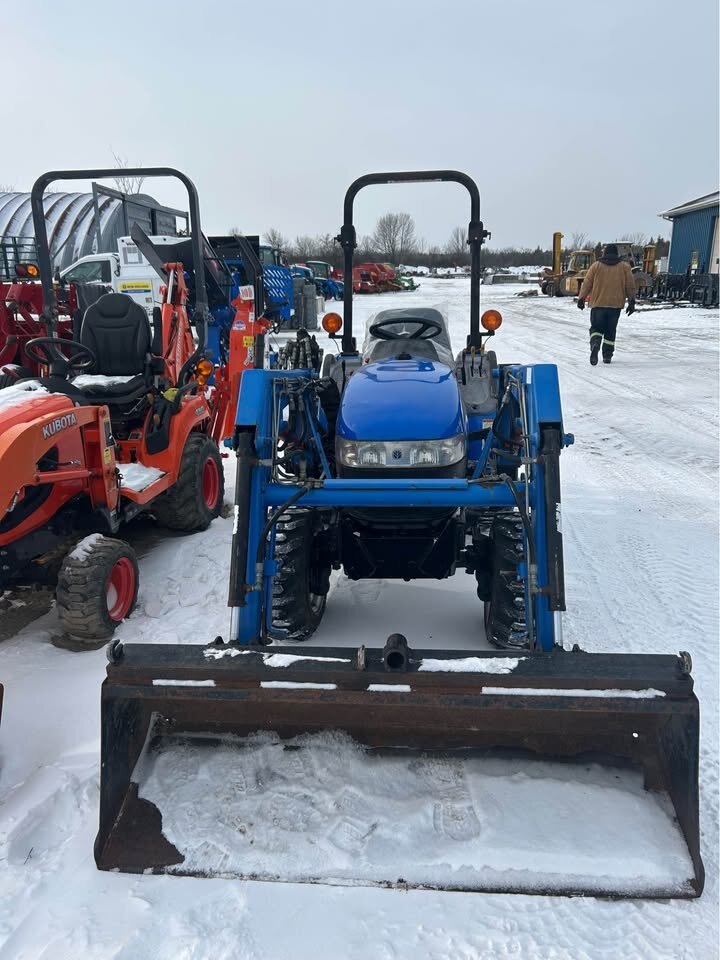 2003 NEW HOLLAND TC24D TRACTOR & LOADER