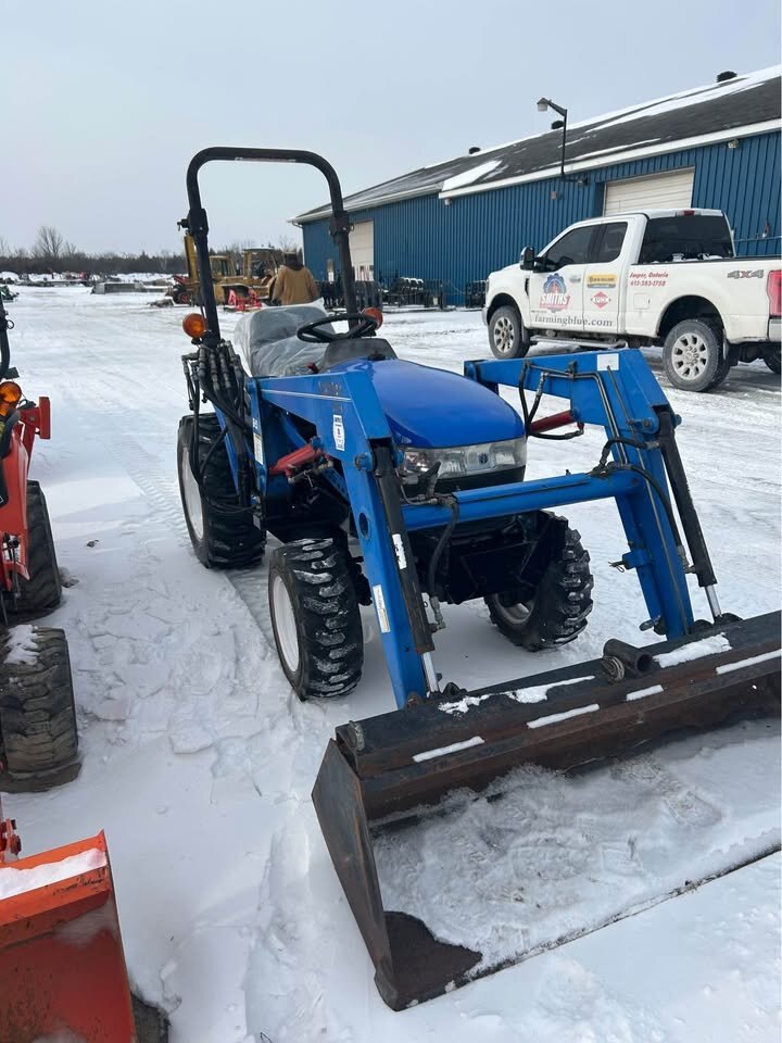 2003 NEW HOLLAND TC24D TRACTOR & LOADER