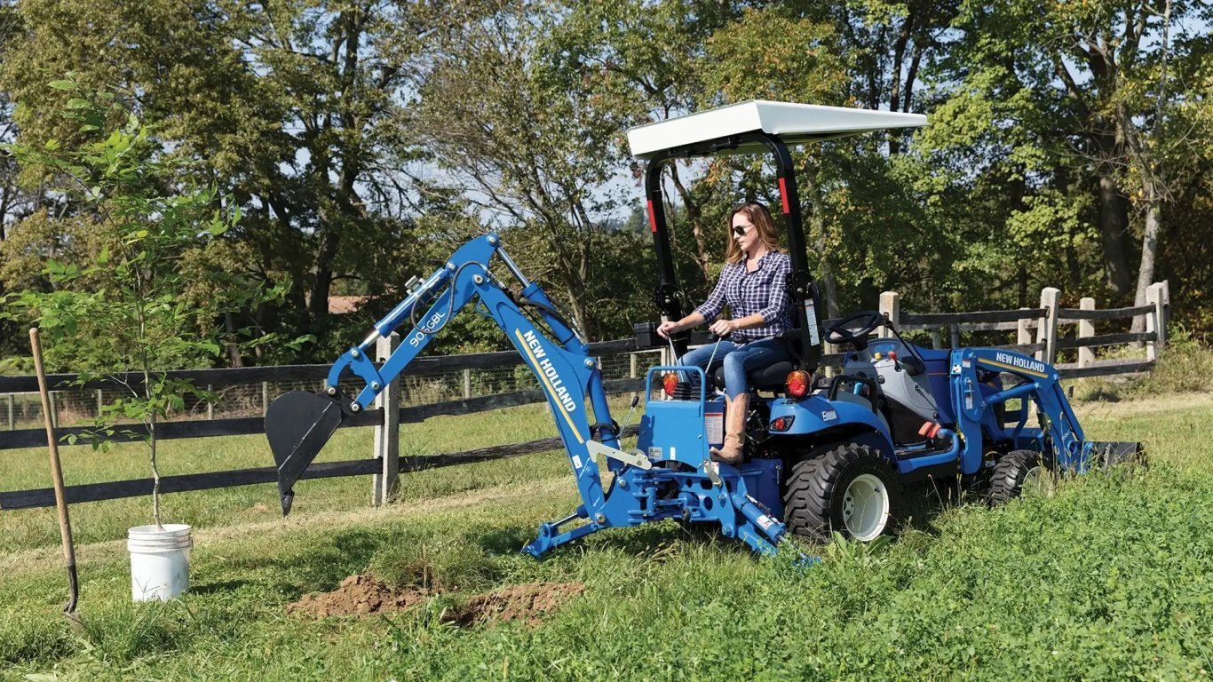 New Holland WORKMASTER™ 25S Sub Compact WORKMASTER™ 25S Open Air + 100LC Loader + 160GMS Mower