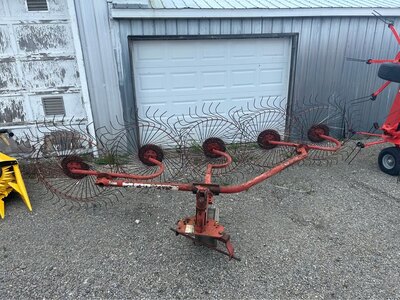 1995 Gehl 5 Finger Wheel Rake