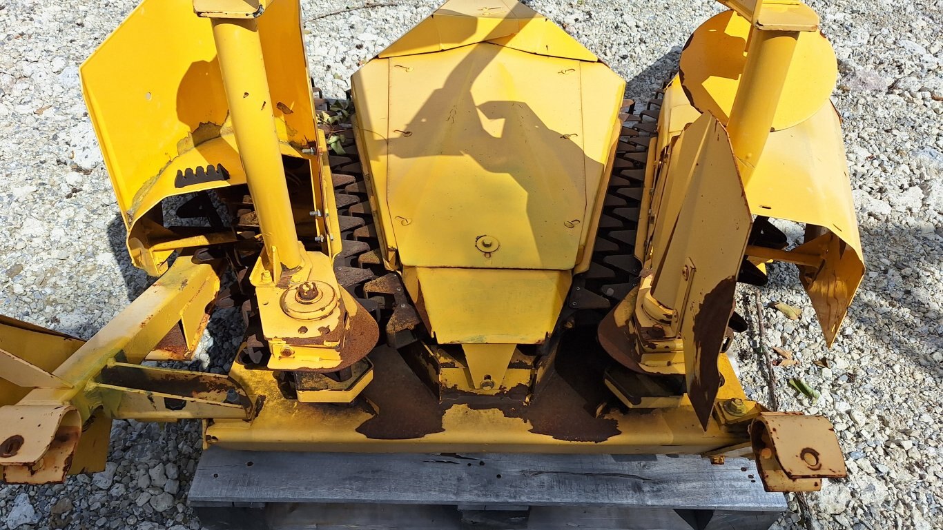 2009 & 2013 NEW HOLLAND 824 CORN HEADS