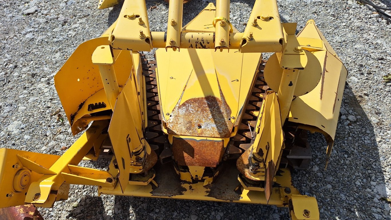 2009 & 2013 NEW HOLLAND 824 CORN HEADS