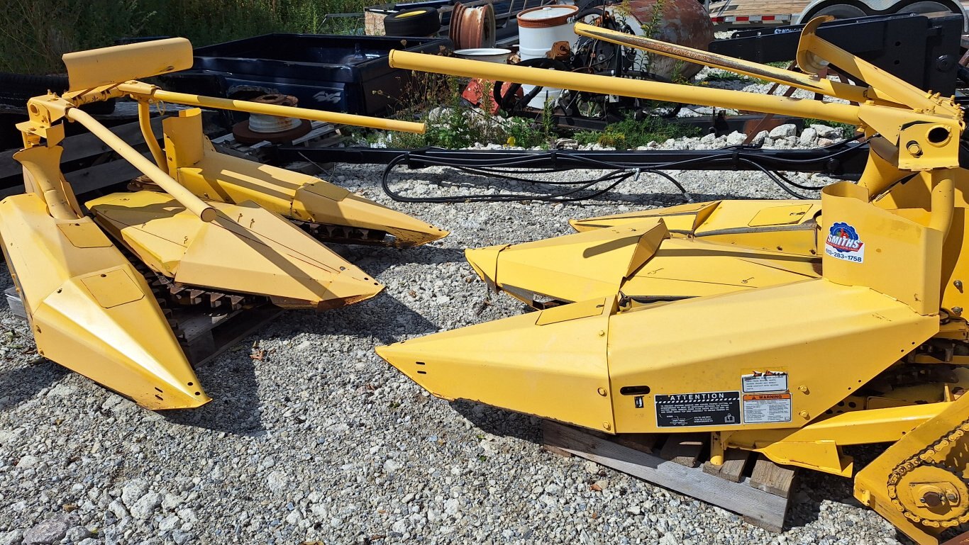 2009 & 2013 NEW HOLLAND 824 CORN HEADS