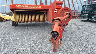 NEW HOLLAND 273 HAYLINER SQUARE BALER