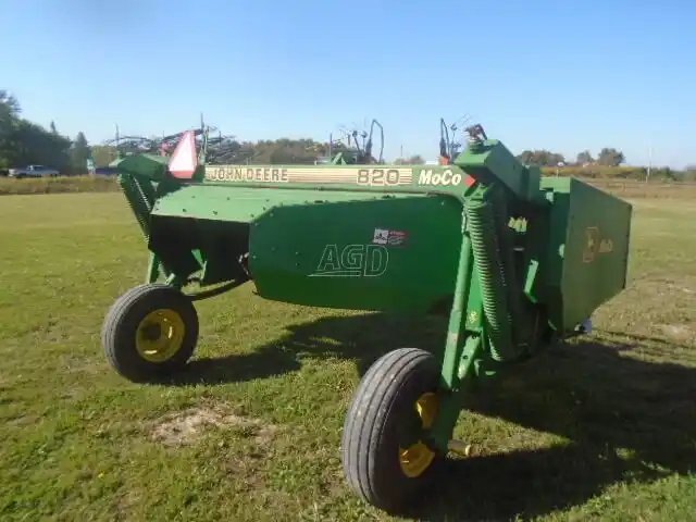 1995 John Deere 820 3