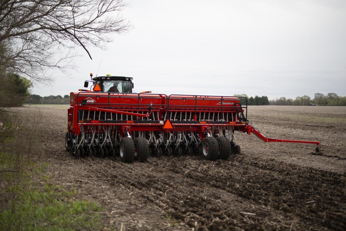 Kuhn 9400NT 10’ – 7.5”/10” SPACING