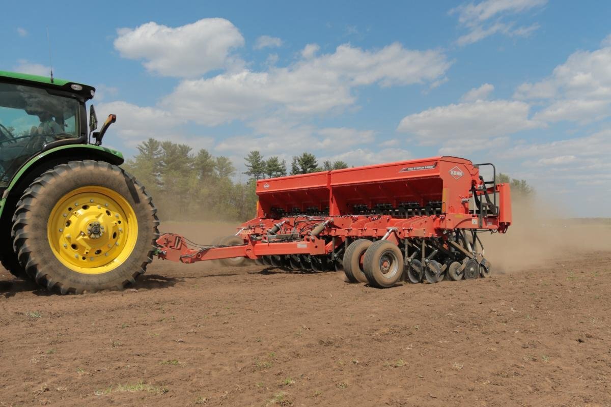 Kuhn 9400NT 10’ – 7.5”/10” SPACING