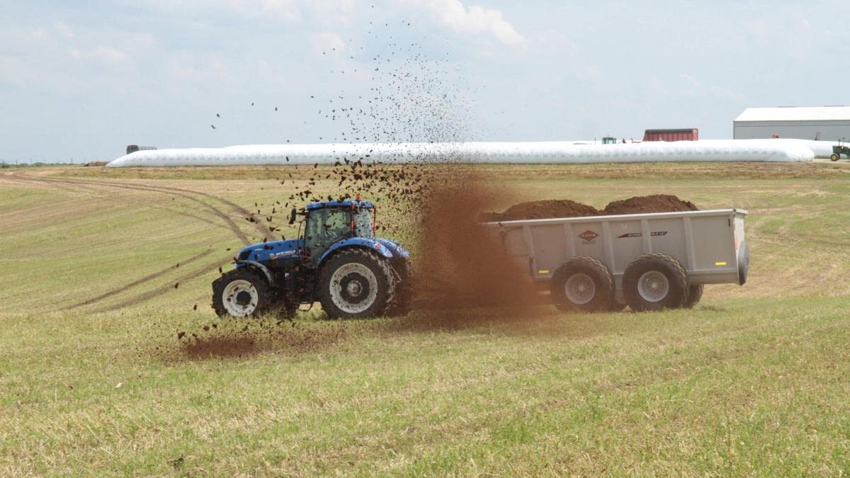 Kuhn SLC 126 10 BOLT TRAILER