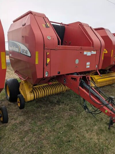 2008 New Holland BR740A