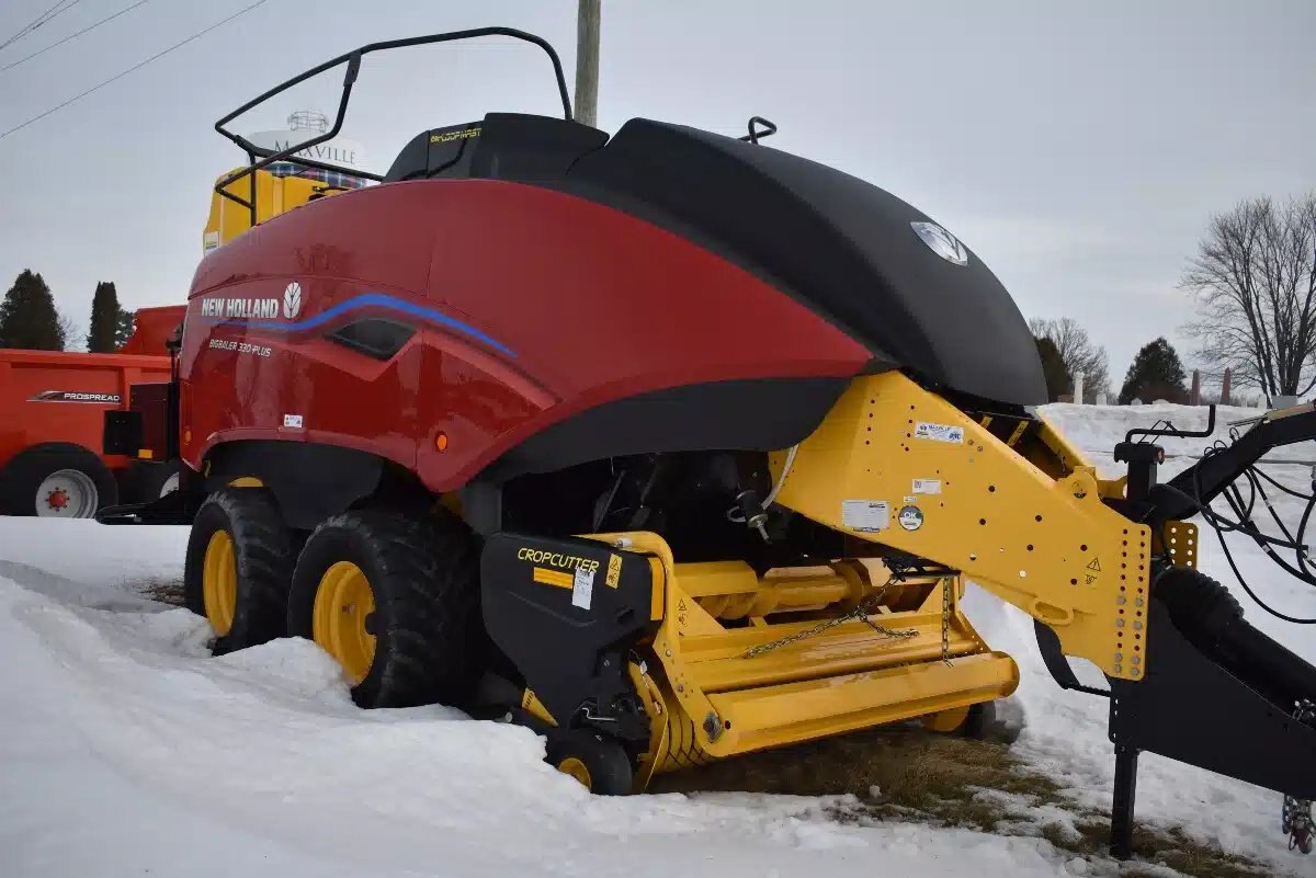 2022 New Holland 330R PLUS