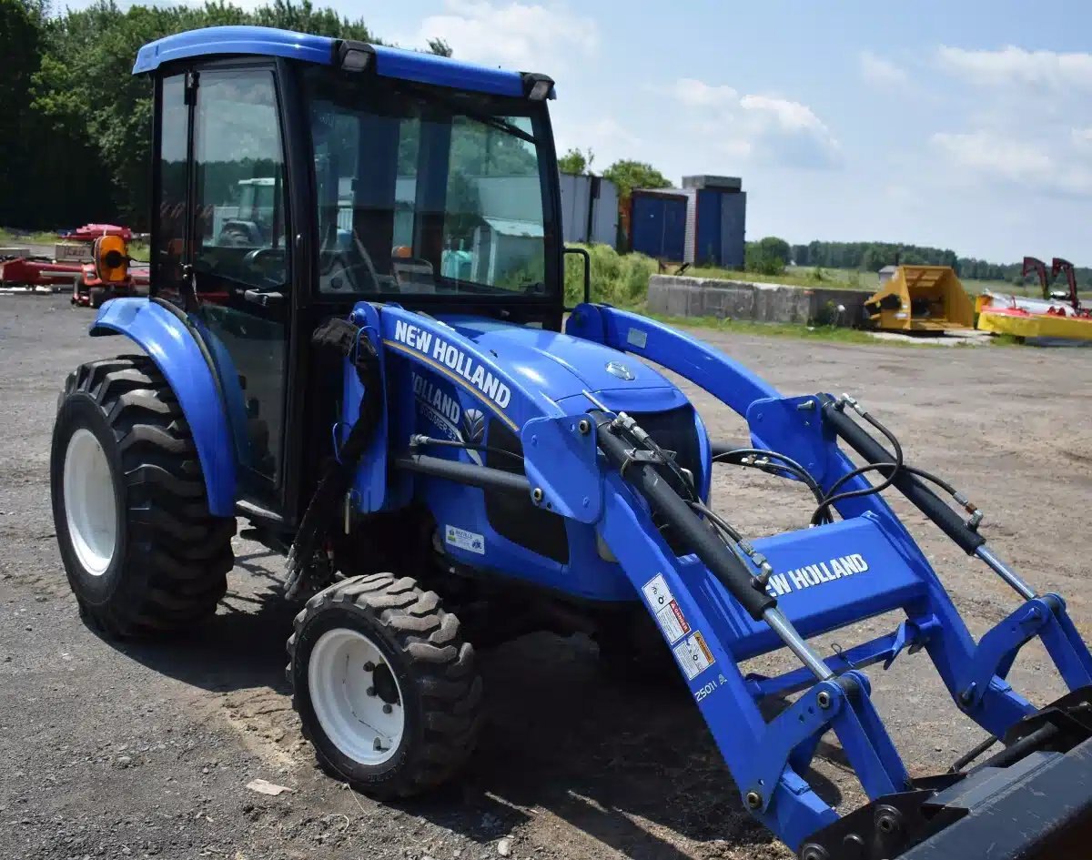 2018 New Holland Boomer 33